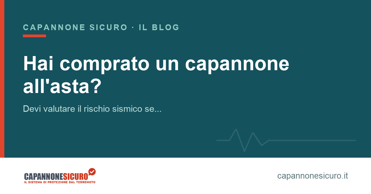 capannone all'asta: il cartello della vendita giudiziaria sul cancello di un capannone prefabbricato